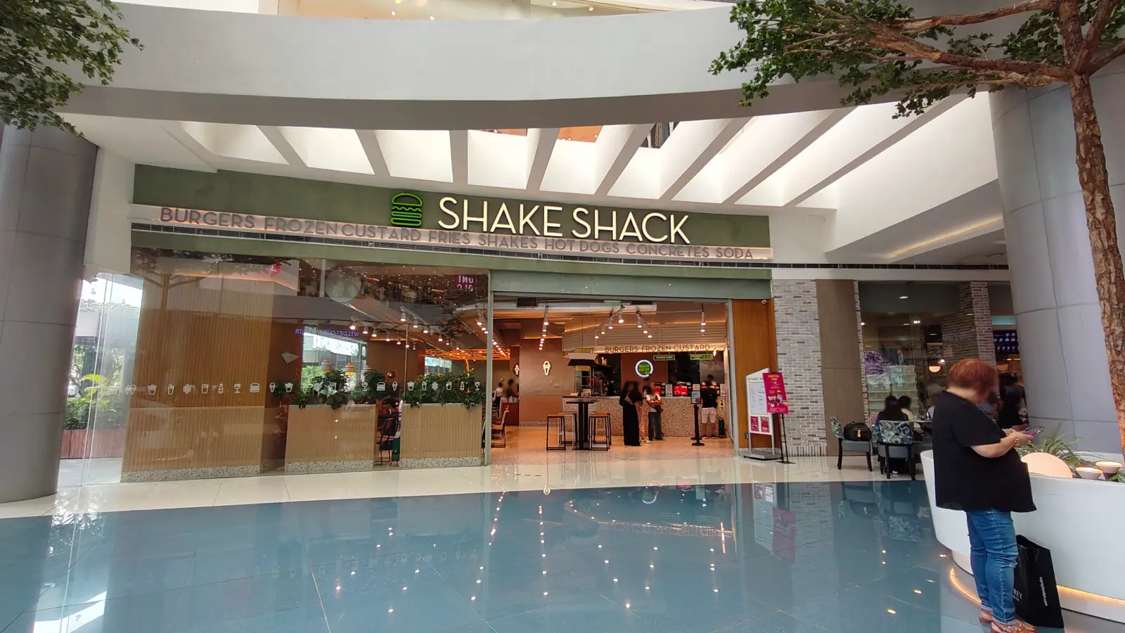 SHAKE SHACK in SM Mall of Asia